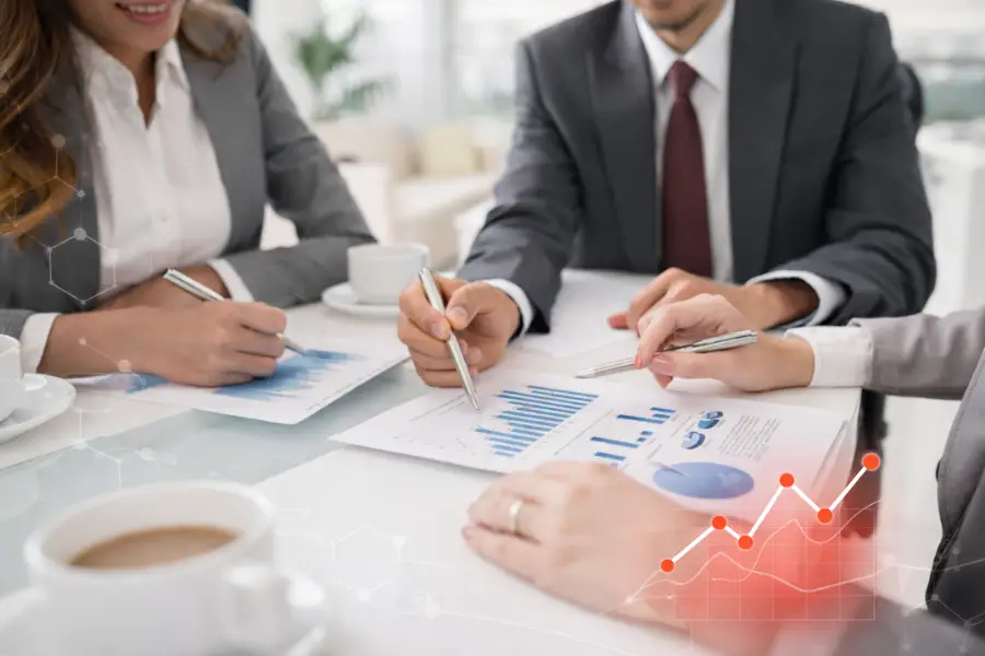 Análisis conjunto de riesgo comercial y seguro de crédito para la toma de decisiones financieras en empresas